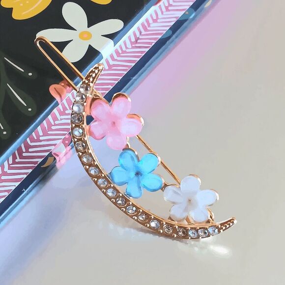 2/$21 Two Piece Heart Moon Hair Accessory Set - Picture 8 of 10